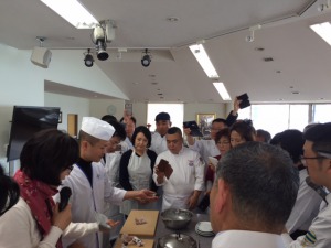 韓国調理師会中央会釜山支会会員がふく調理体験　2月17日の画像1