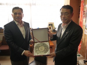 青島市人民代表大会代表団が市長・議長を表敬訪問　09月04日の画像1