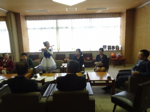 青島市上清路小学校訪日団が市長を表敬訪問の画像1
