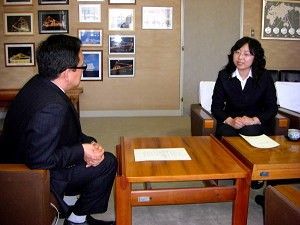 青島市から新しい国際交流員が着任　2008年4月15日の画像