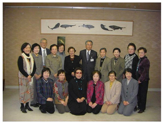 下関彩墨画協会が青島市での展示会を終え帰国報告　11月30日​の画像