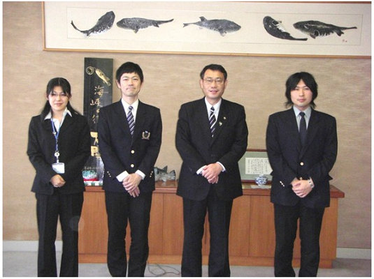 JICA青年海外協力隊員が出発前に市長表敬　2010年12月14日の画像