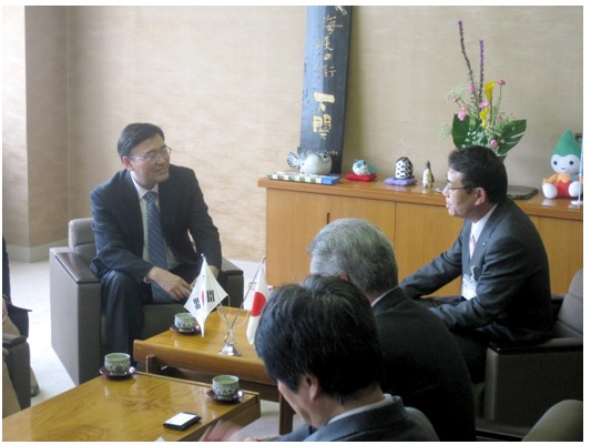 駐広島韓国総領事が市長を表敬訪問　03月28日の画像