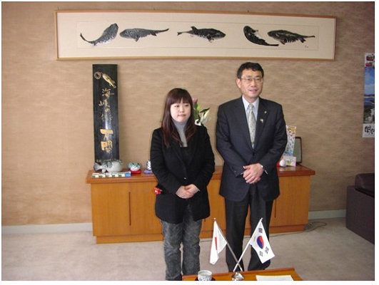 下関市長賞受賞者が市長を表敬訪問　02月25日の画像