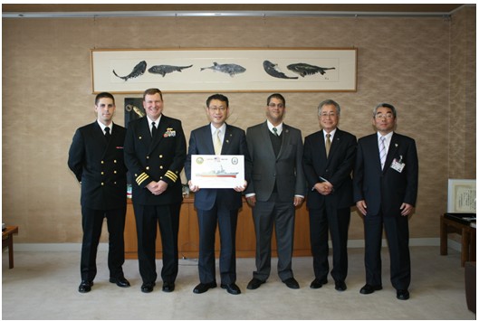 米艦マムセン艦長と在福岡米国領事館主席領事が市長を表敬訪問　11月04日の画像