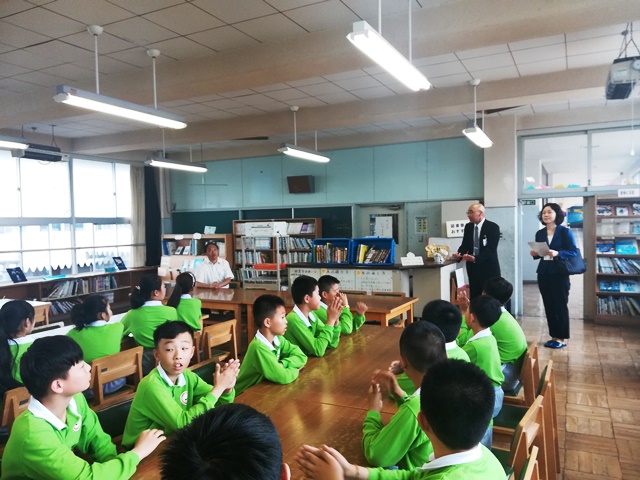 中国青島市膠州莱州路小学校との学校交流の画像1