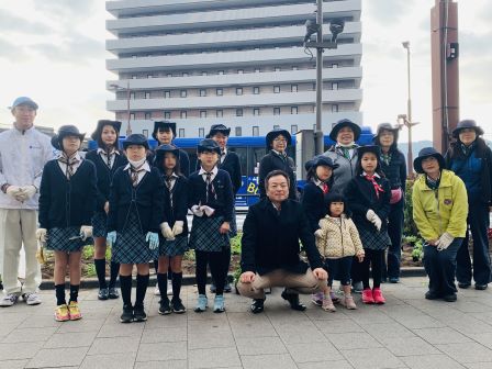 「下関花いっぱい計画」花苗の植え付けの画像