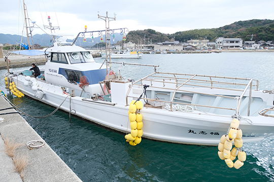 岡本さんの船が港に停泊しようとしている直前の画像