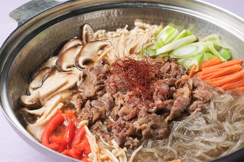 韓国風きのこと牛肉の寄せ鍋の写真
