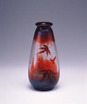 エミール・ガレ《楓・朝露文小瓶》1900年頃