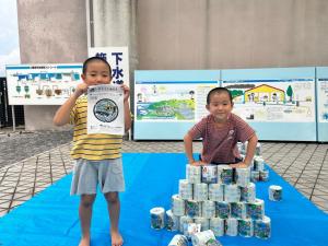 トイレットペーパーの積み上げ