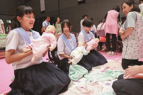 未来創造jobフェアに参加する学生の様子