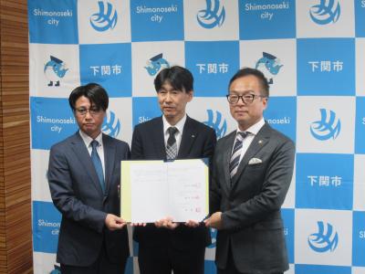 調印式の様子